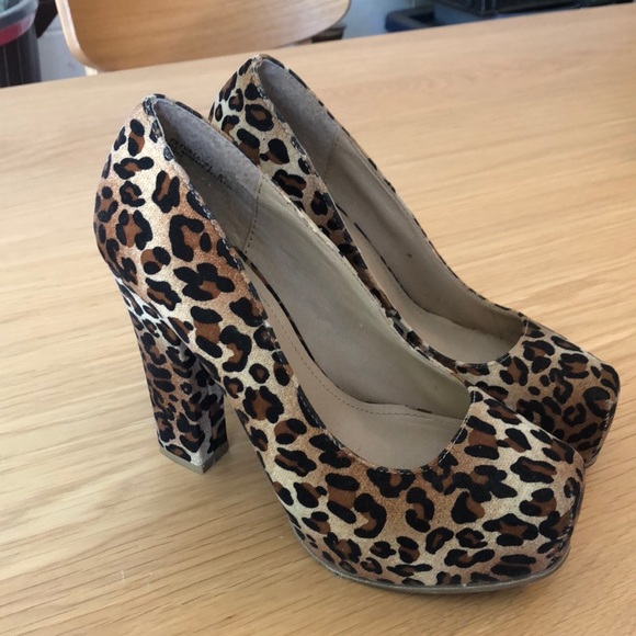 BAMBOO Shoes - Bamboo leopard print heels!